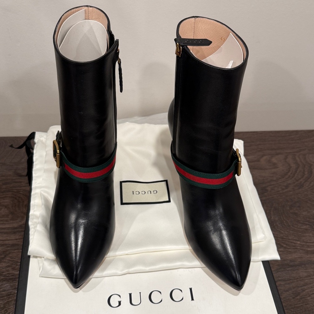New. Gucci Black and Red Stripe Bag with Cream Dust Cover. Authentic. Size 38.5